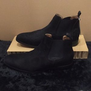 NWT Black Faux Suede Chelsea Boots Size 10
